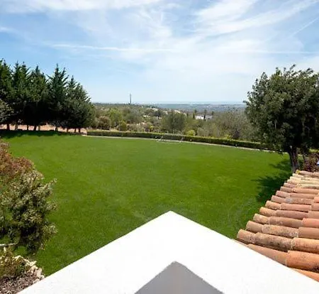 Villa Sleeps 10 Pool Air Con