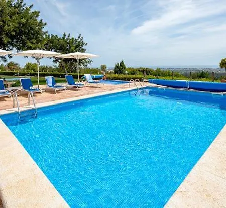 Sleeps 10 Pool Air Con