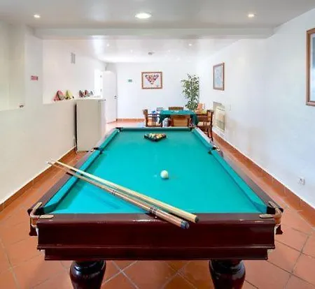 Βίλα Sleeps 10 Pool Air Con Malhadais